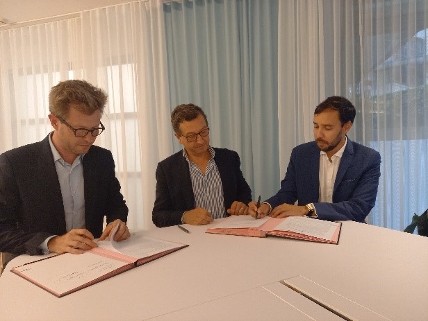 Signature du Partenariat avec Romain CARAYOL, Président de la FFCM, Nicolas MERIGOT, Directeur Général de Korian France, et Thomas PRETOT, Directeur Médiation France de Korian
